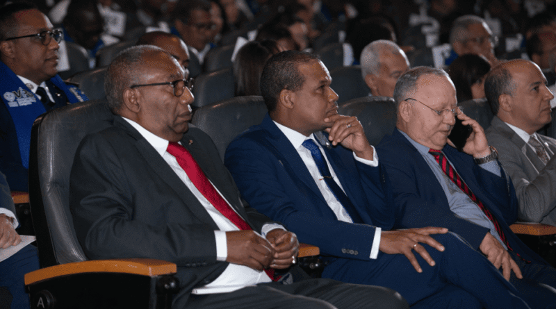 La UASD entregó más de 700 certificados de cursos especializados y diplomados, además de presentar su nueva revista académica y científica Alma Mater.