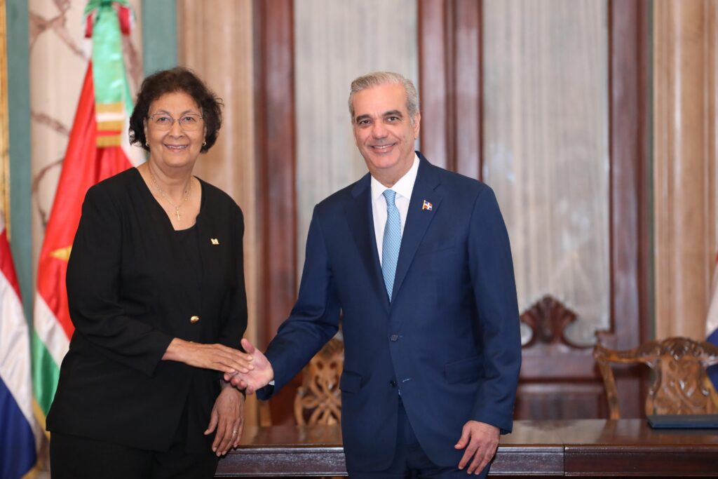 Abinader y presidenta de Surinam firman acuerdos estratégicos en turismo, agricultura y seguridad 4 Abinader y presidenta de Surinam firman acuerdos estratégicos en turismo, agricultura y seguridad