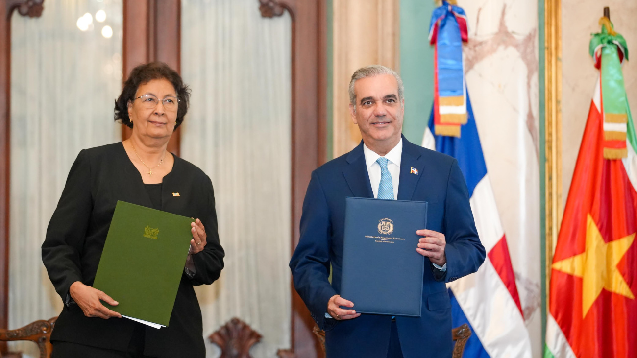 Noticias: 22 Abinader y presidenta de Surinam firman acuerdos estratégicos en turismo, agricultura y seguridad