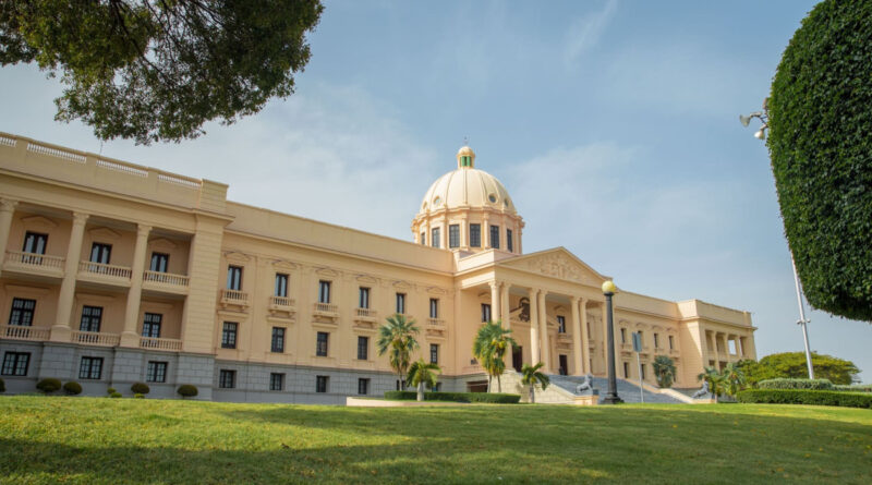 El nuevo Plan Anticrisis del Gobierno dominicano busca dinamizar la economía mediante una amnistía fiscal, la eliminación del anticipo a mipymes y el aumento de las deducciones educativas. Conoce los detalles de este proyecto de ley.