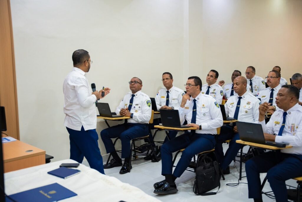 Policía Nacional y el ITLA inician capacitación sobre inteligencia artificial y firman acuerdo para fortalecer transformación tecnológica 2 Policía Nacional y el ITLA inician capacitación sobre inteligencia artificial y firman acuerdo para fortalecer transformación tecnológica