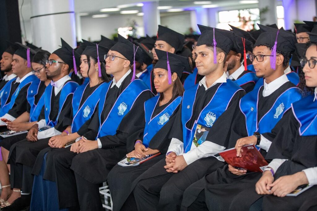 Presidente Abinader encabeza vigésima graduación ordinaria del ITLA, la más grande en la historia, con récord de 642 nuevos profesionales