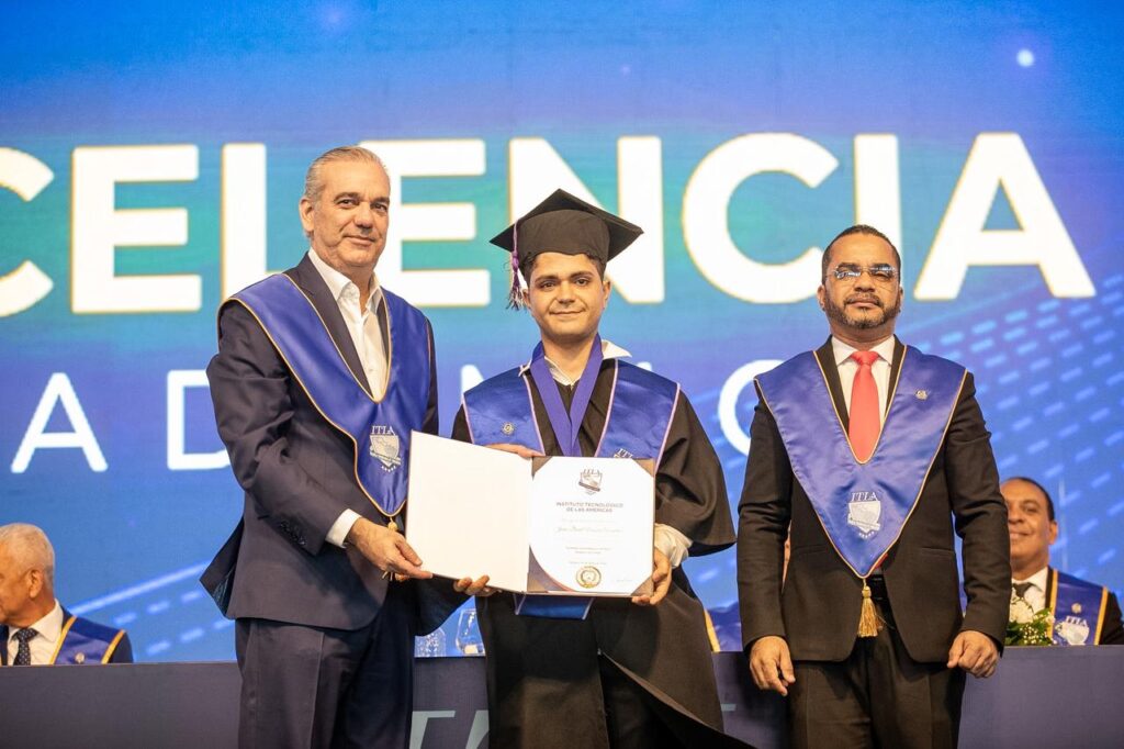Presidente Abinader encabeza vigésima graduación ordinaria del ITLA, la más grande en la historia, con récord de 642 nuevos profesionales