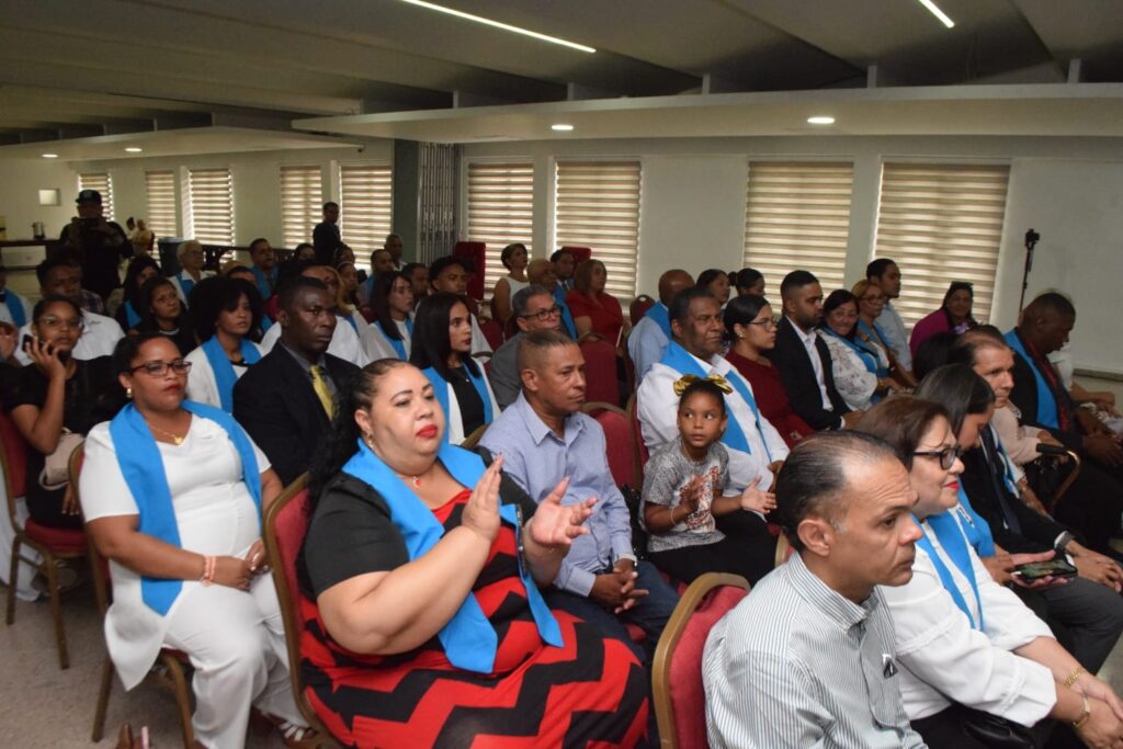 UASD Recinto Santiago entrega certificados del diplomado Líderes Comunitarios