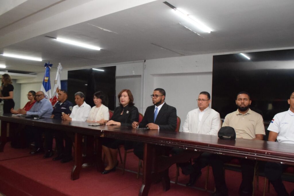 UASD Recinto Santiago entrega certificados del diplomado Líderes Comunitarios