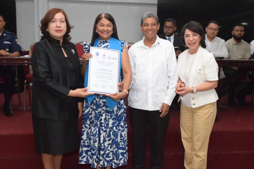 UASD Recinto Santiago entrega certificados del diplomado Líderes Comunitarios