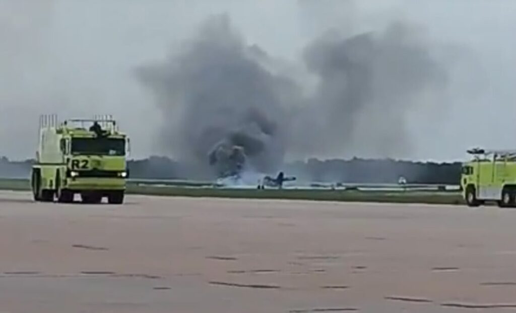 Jet privado aterriza de emergencia en La Romana y se incendia; reportan posibles víctimas 2 Jet privado aterriza de emergencia en La Romana y se incendia; reportan posibles víctimas