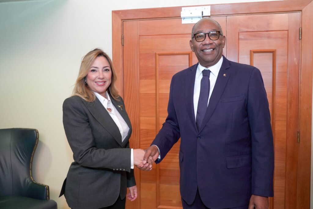 UASD reconoce como Profesora Honoraria a la arqueóloga Kathleen Martínez 3 UASD reconoce como Profesora Honoraria a la arqueóloga Kathleen Martínez