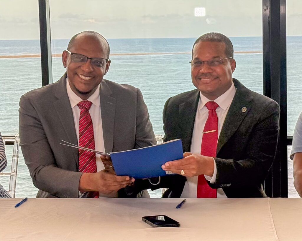 Radhamés Silverio y Eliosnet Vidal firman alianza para fortalecer la Facultad de Artes de la UASD 3 Radhamés Silverio y Eliosnet Vidal firman alianza para fortalecer la Facultad de Artes de la UASD
