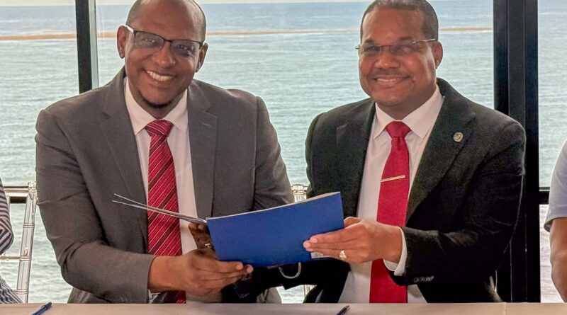Radhamés Silverio y Eliosnet Vidal firman alianza para fortalecer la Facultad de Artes de la UASD 1
