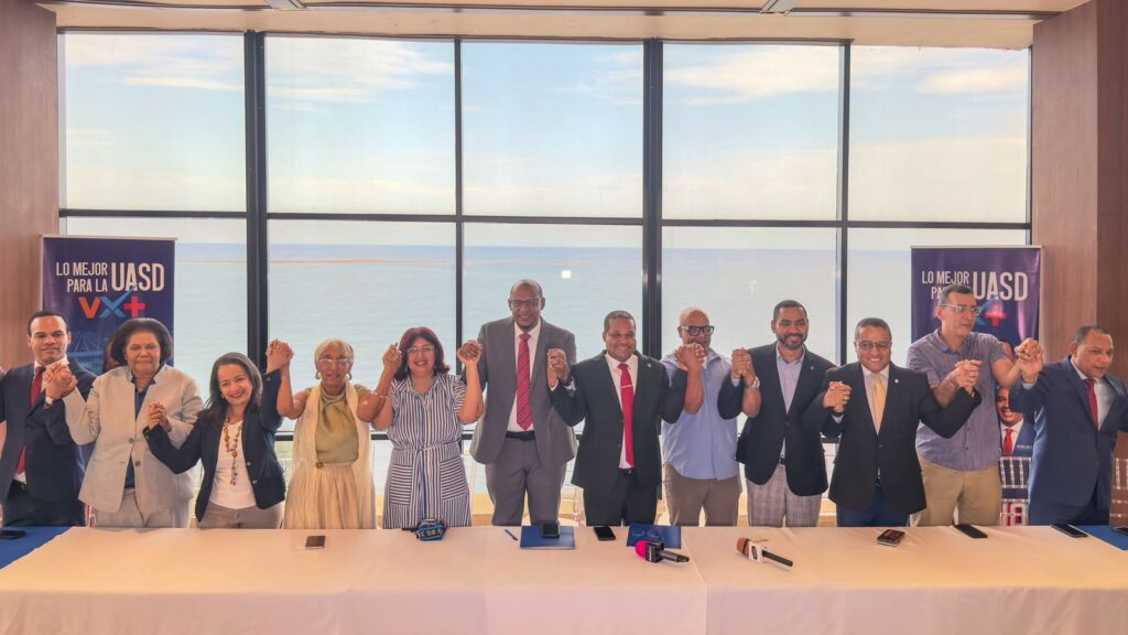 Radhamés Silverio y Eliosnet Vidal firman alianza para fortalecer la Facultad de Artes de la UASD 5 Radhamés Silverio y Eliosnet Vidal firman alianza para fortalecer la Facultad de Artes de la UASD