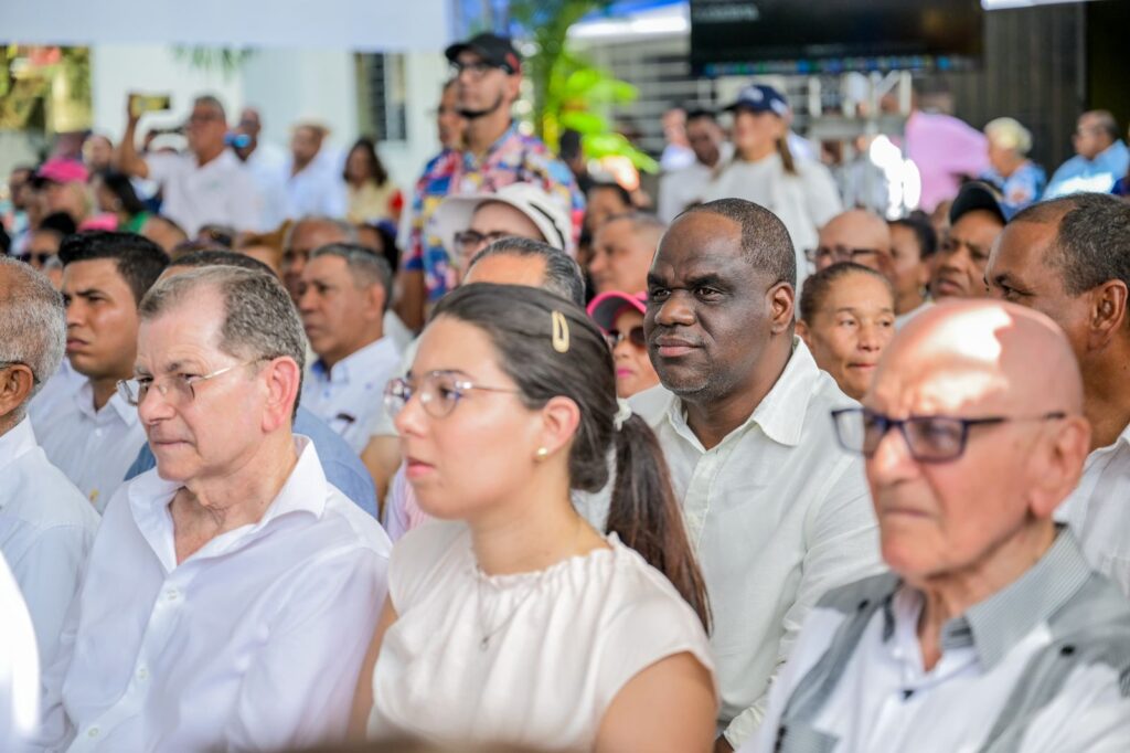 Alcaldía de Santiago entrega Parque Los Jazmines junto al presidente Abinader con inversión de más de RD$10,226,705.6 4 Alcaldía de Santiago entrega Parque Los Jazmines junto al presidente Abinader con inversión de más de RD$10,226,705.6