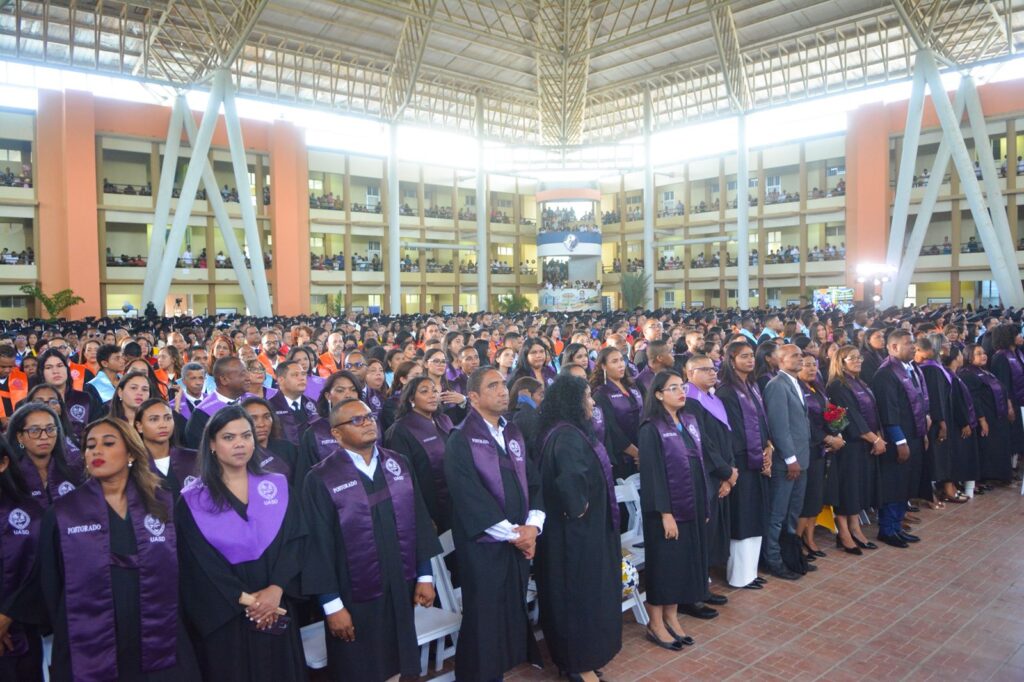 Rector de la UASD llama a graduandos a emular ejemplo de egresados destacados de la Primada de América 2 Imagen 1