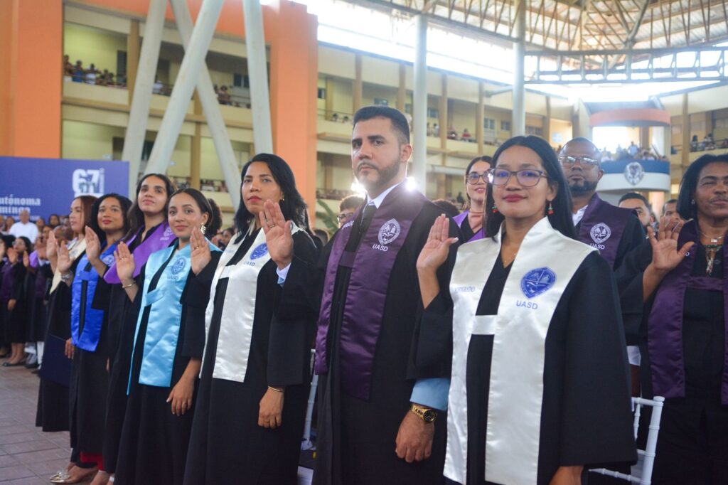 Rector de la UASD llama a graduandos a emular ejemplo de egresados destacados de la Primada de América 11 Imagen 10