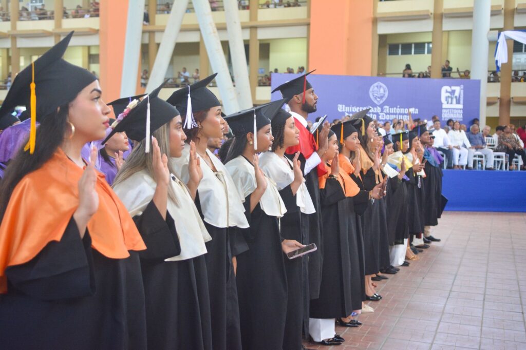 Rector de la UASD llama a graduandos a emular ejemplo de egresados destacados de la Primada de América 9 Imagen 8