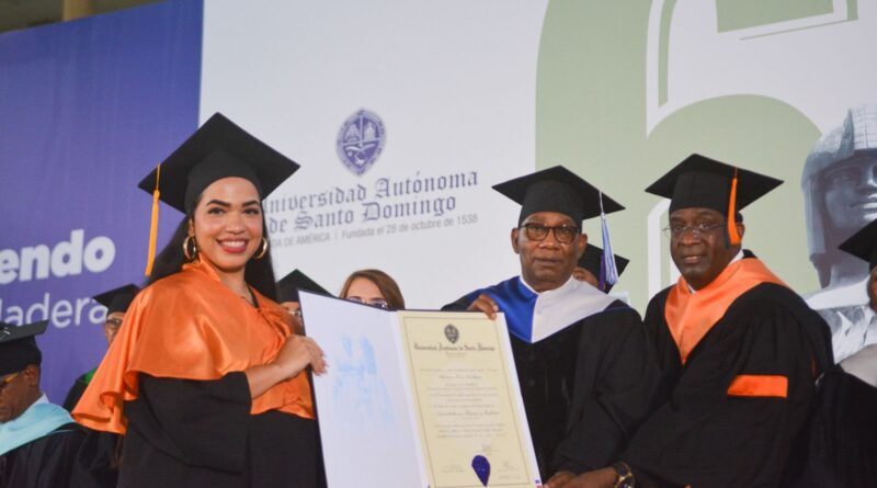 Rector de la UASD llama a graduandos a emular ejemplo de egresados destacados de la Primada de América 1