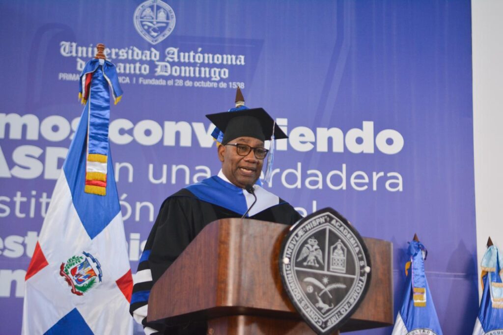 Rector de la UASD llama a graduandos a emular ejemplo de egresados destacados de la Primada de América 8 Imagen 7