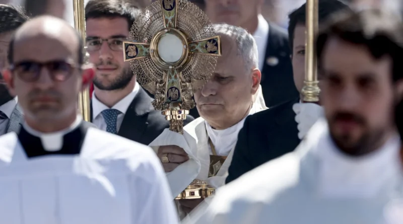 León XIV: La Iglesia, con sus aciertos y errores, quiere dialogar con el mundo actual 1
