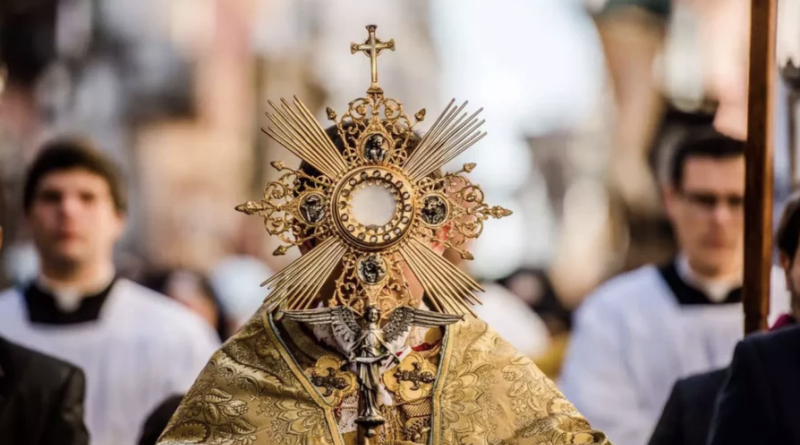 Corpus Christi se celebra hoy en República Dominicana con procesiones, misas y expresiones de fe que resaltan la tradición católica y la Eucaristía.