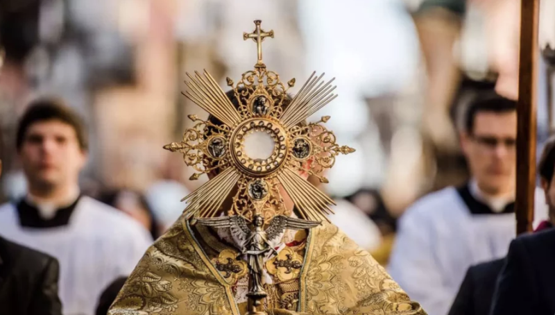 Hoy se celebra Corpus Christi: la festividad católica que conjuga tradición, color y fe popular