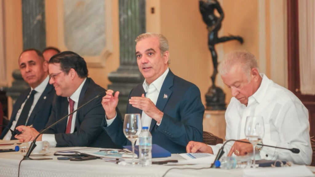 Presidente Abinader afirma que la cooperación entre el Gobierno y sectores productivos fortalece la estabilidad y protege a la población de efectos externos 3 Presidente Abinader afirma que la cooperación entre el Gobierno y sectores productivos fortalece la estabilidad y protege a la población de efectos externos