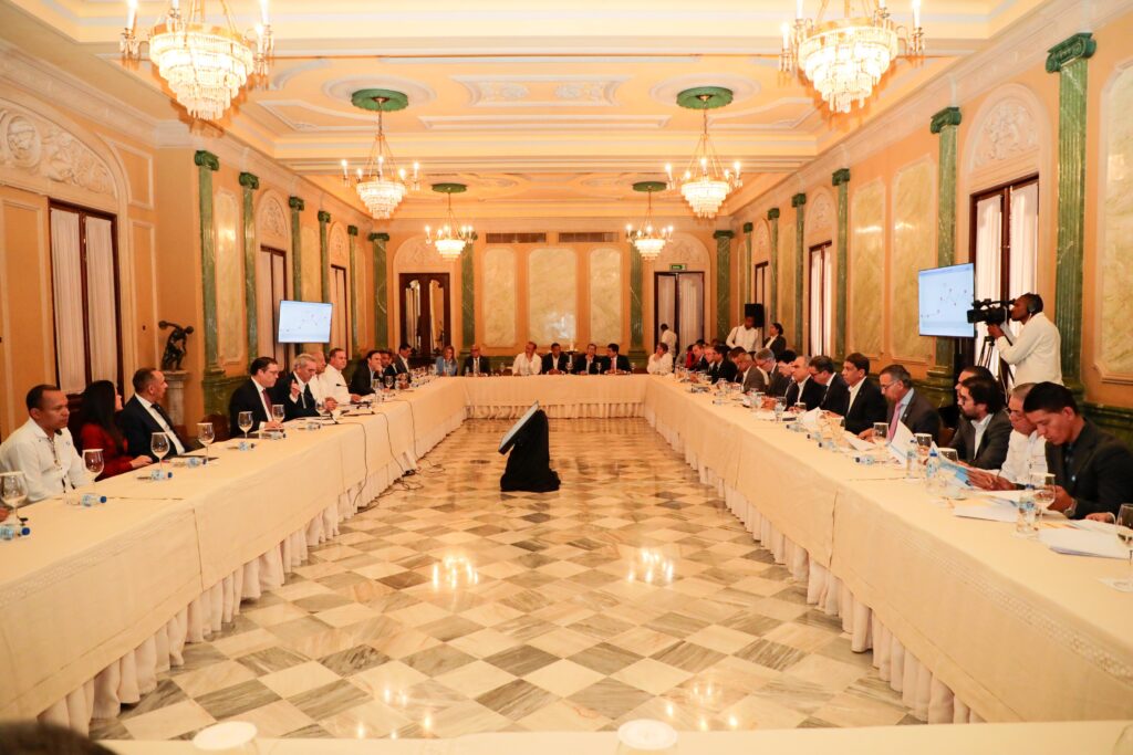 Presidente Abinader afirma que la cooperación entre el Gobierno y sectores productivos fortalece la estabilidad y protege a la población de efectos externos 2