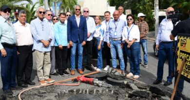 Coraasan y la Alcaldía de Santiago inician un operativo de colocación de tapas de registro para evitar robos y mejorar el tránsito vial de la ciudad.