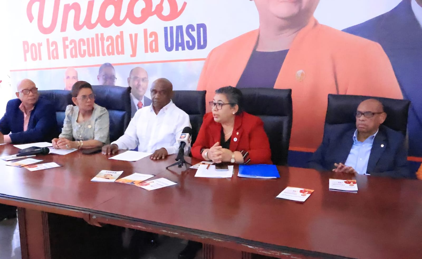 Noticias: 1 Coalición Unidos por la Facultad presenta programa de gestión para transformar la FCES y fortalecer la unidad.
