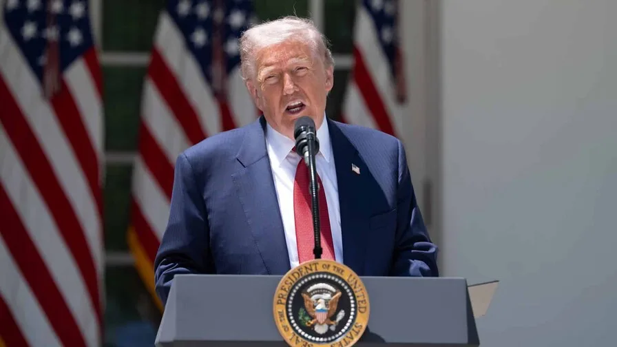 Noticias: 12 Trump plantea posible reunión con Jameneí si se logra pacto con Irán