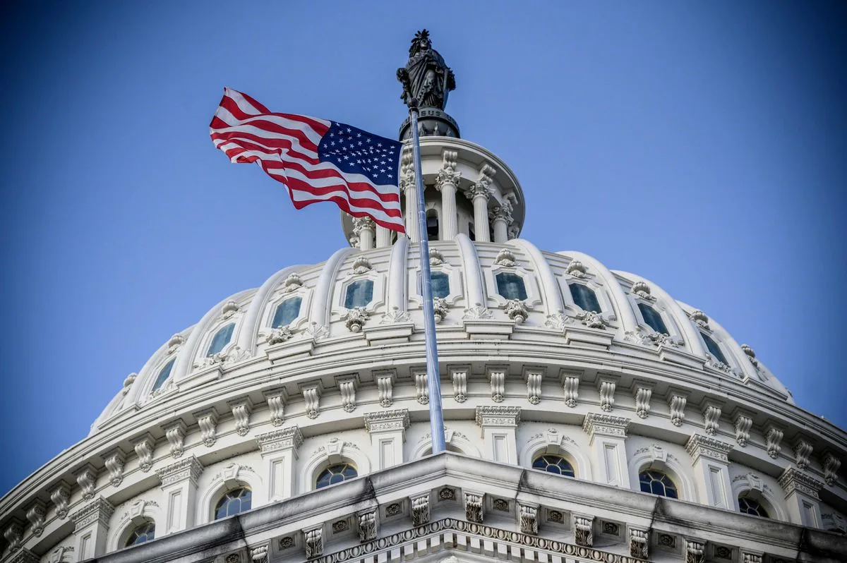 Senado aprueba 70,000 millones de dólares para plan migratorio de Trump