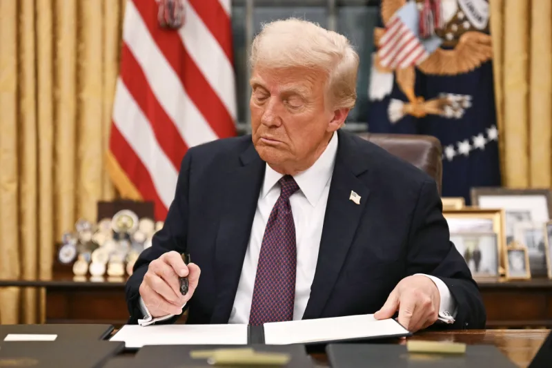 Noticias: 10 Fallo federal invalida restricciones migratorias aplicadas a 39 países