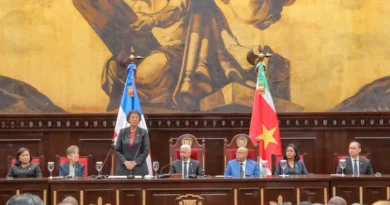 Surinam y RD refuerzan cooperación con énfasis en diálogo parlamentario
