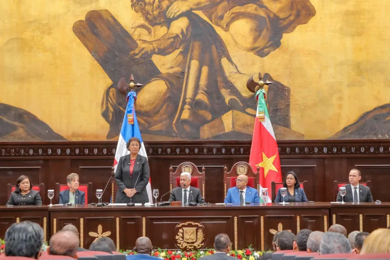 Surinam y RD refuerzan cooperación con énfasis en diálogo parlamentario