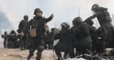 Seis policías heridos en operativo de desbloqueo de carreteras en Bolivia