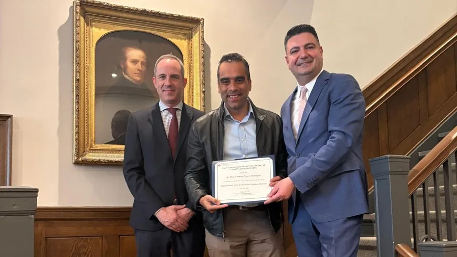 Noticias: 14 Médico dominicano obtiene certificación en ortodoncia avanzada en Harvard