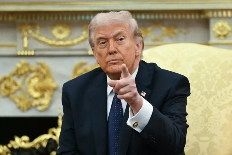 Noticias: 11 Trump anuncia nuevos ataques contra Irán y amenaza con controlar su petróleo